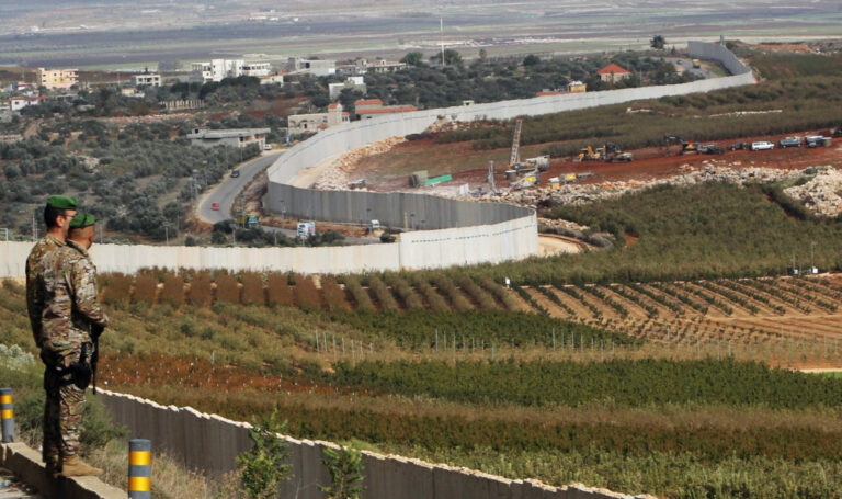 مفاوضات ترسيم الحدود بين إسرائيل ولبنان تحقق “تقدمًا هائلاً” الوسيط الأمريكي يصل إسرائيل وانتظار الاتفاق النهائي
