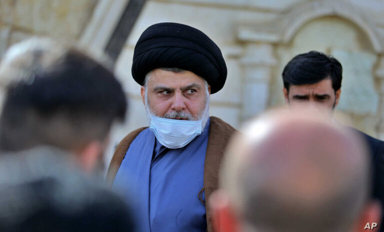 الزعيم الشيعي مقتدى الصدر يبدأ إضراباً عن الطعام.. طالب بوقف العنف واستعمال السلاح