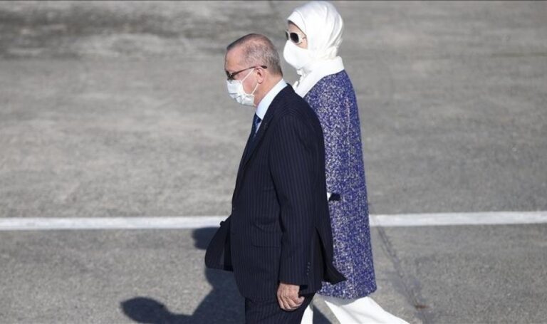 إصابة إردوغان وزوجته بكورونا .. يمارس عمله من المنزل