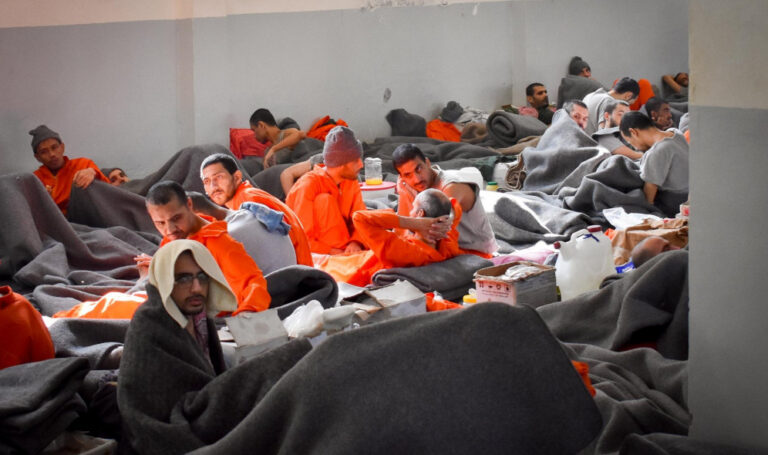 “قسد” تسلّم العراق 206 سجناء من أعضاء تنظيم الدولة المحتجزين في سوريا