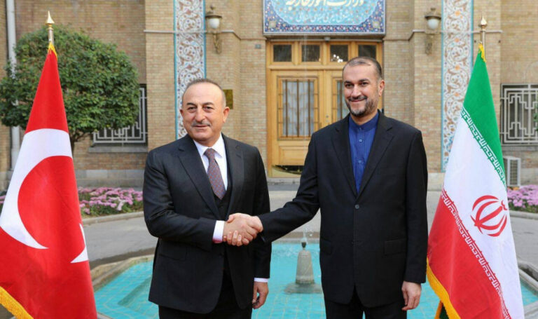 إيران وتركيا تتفقان على تعزيز التعاون الاقتصادي والدفاعي
