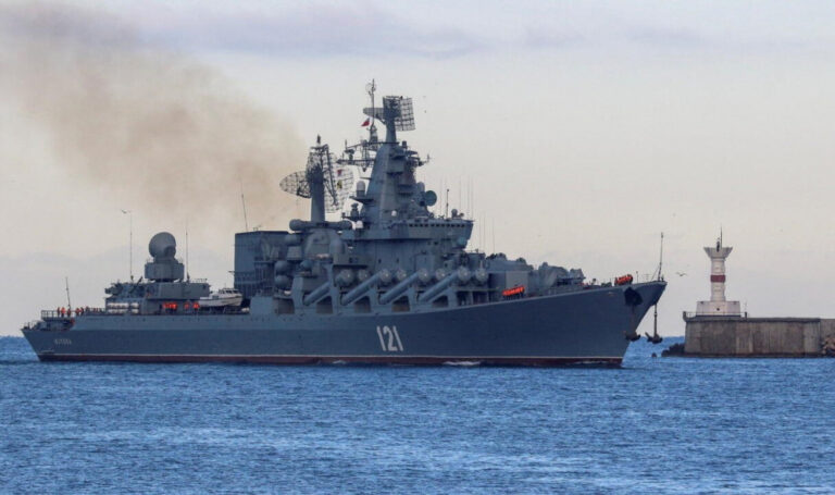 أوكرانيا تنفي استهداف مقر الأسطول الروسي للبحر الأسود بطائرة مسيرة
