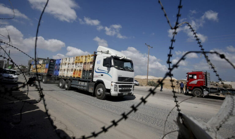 إسرائيل تسمح بعبور 60 شاحنة إمداد إلى غزة