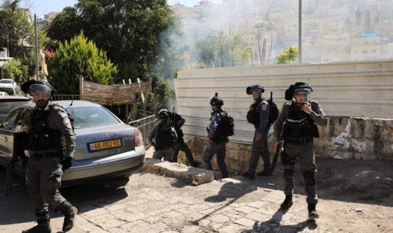 فلسطيني يقتل إسرائيلياً ويصيب آخرين بالقدس قبل استشهاده