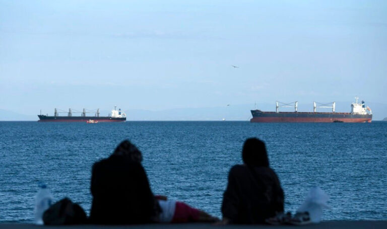 أولى سفن الحبوب تغادر أوكرانيا باتجاه لبنان