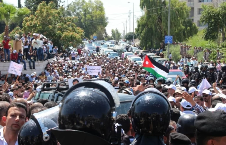 مظاهرة أردنية ترفض اتفاق المياه والكهرباء مع إسرائيل