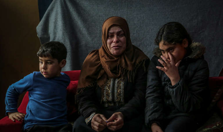 ميقاتي يهدد بطرد اللاجئين السوريين بالقانون من لبنان