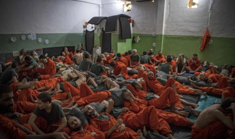 “قسد” تسلم العراق العشرات من سجناء تنظيم الدولة المحتجزين في سوريا