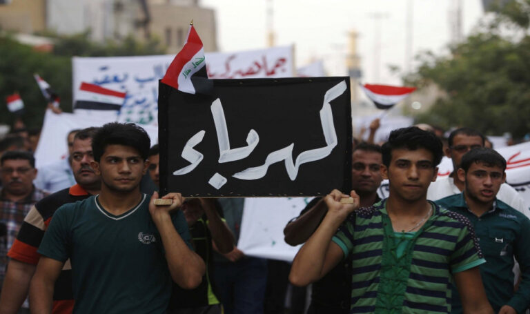 لا كهرباء بجنوب العراق ورقعة الاحتجاجات تتسع
