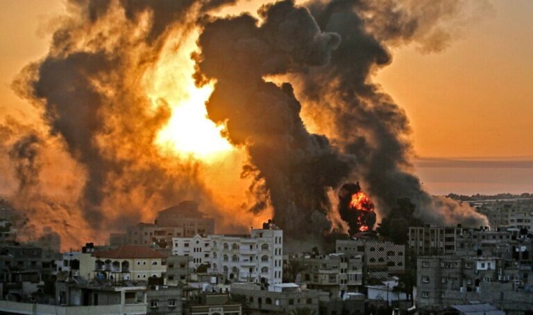 بـ 12 صاروخا.. إسرائيل تقصف موقعا لحركة حماس في غزة