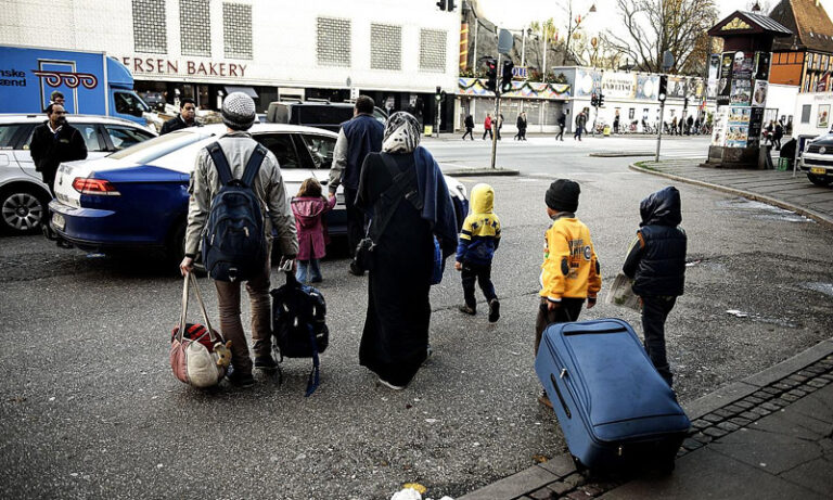هولندا تعلق دخول اللاجئين من تركيا