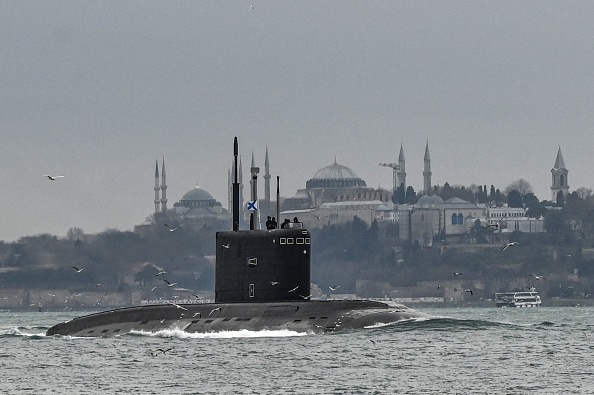 جنوح سفينة في مضيق «البوسفور» وتركيا تعلق حركة السفن