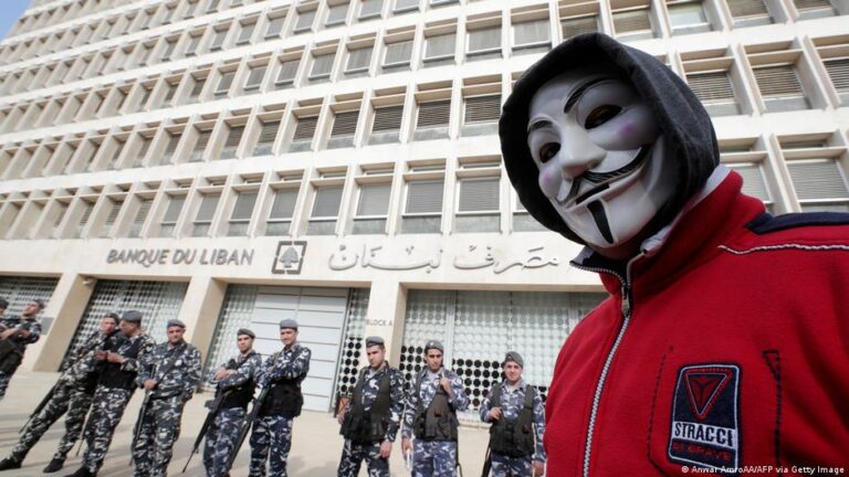بنوك لبنان ستبقي أبوابها مغلقة إلى أجل غير مسمى