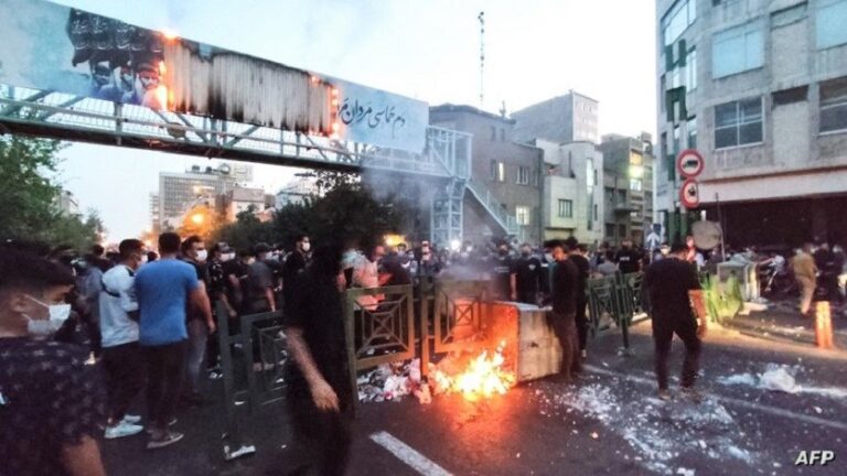 إعلام رسمي: 35 قتيلا على الأقل في تظاهرات إيران