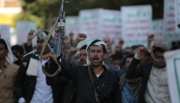 “الحوثي”: لن نقبل تجديد الهدنة في اليمن إلا بصرف رواتب الموظفين