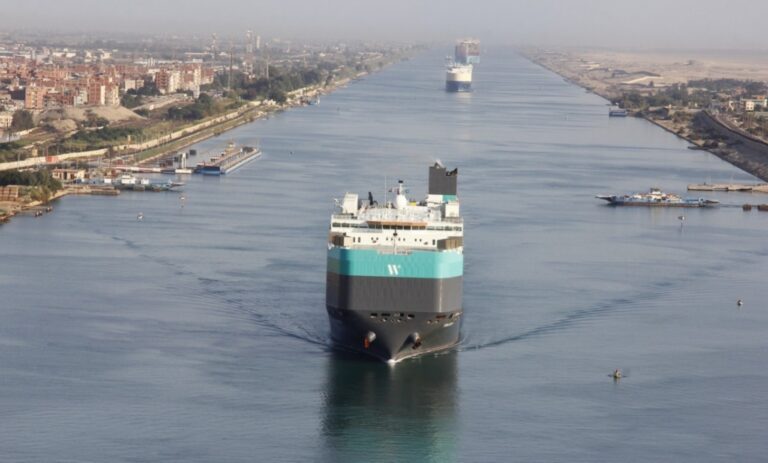 زيادة رسوم عبور السفن فى قناة السويس بداية من العام المقبل