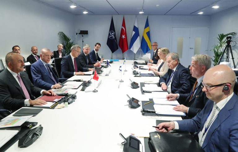 تركيا ترى تقدماً نحو انضمام السويد وفنلندا إلى «الناتو