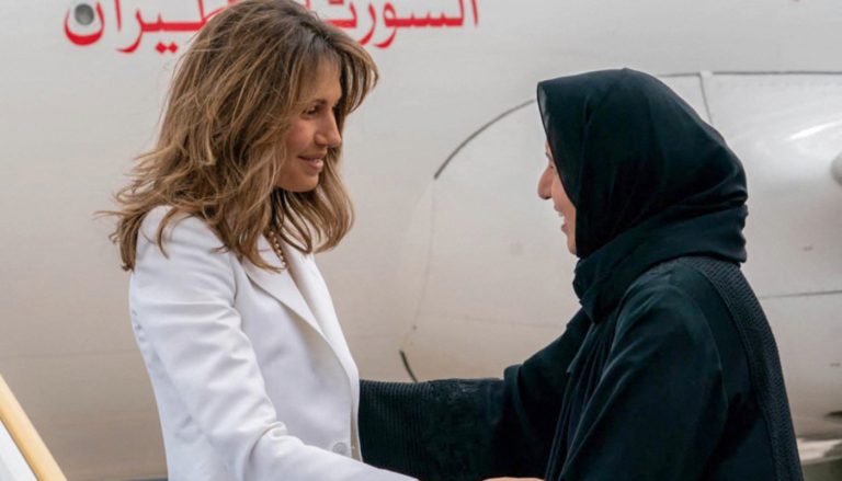 “أول زيارة لأسماء خارج سوريا منذ اندلاع الحرب” بشار الأسد يصل إلى الإمارات برفقة زوجته