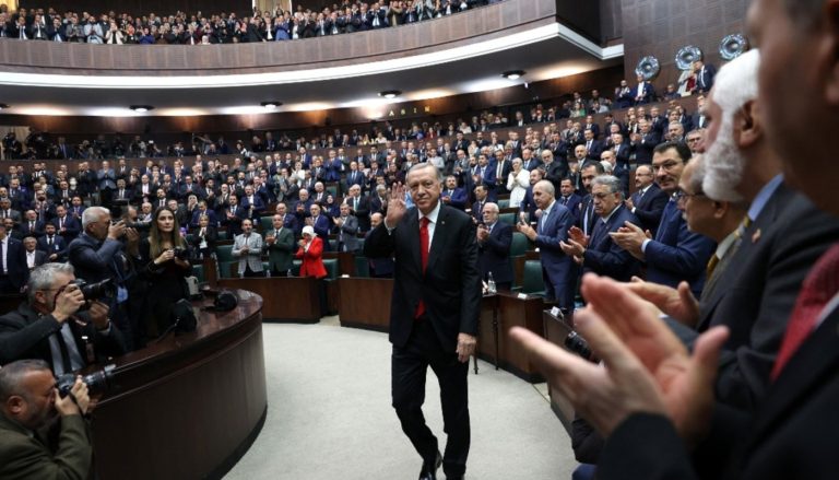 “قبل جولة الإعادة بأيام ” انقسام في حزب أردوغان حول الخطة الاقتصادية