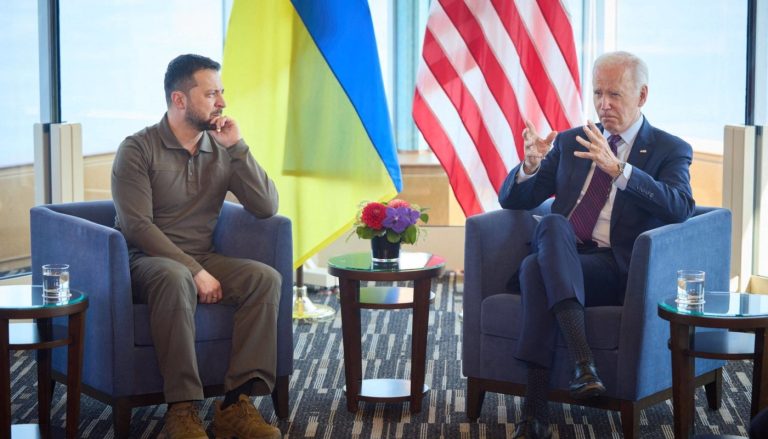 “بعد لقائه زيلينسكي” بايدن يعلن حزمة مساعدات عسكرية جديدة لأوكرانيا