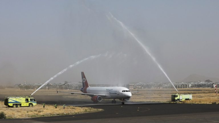 الأولى منذ 7 سنوات…إقلاع أول طائرة من مطار صنعاء إلى السعودية