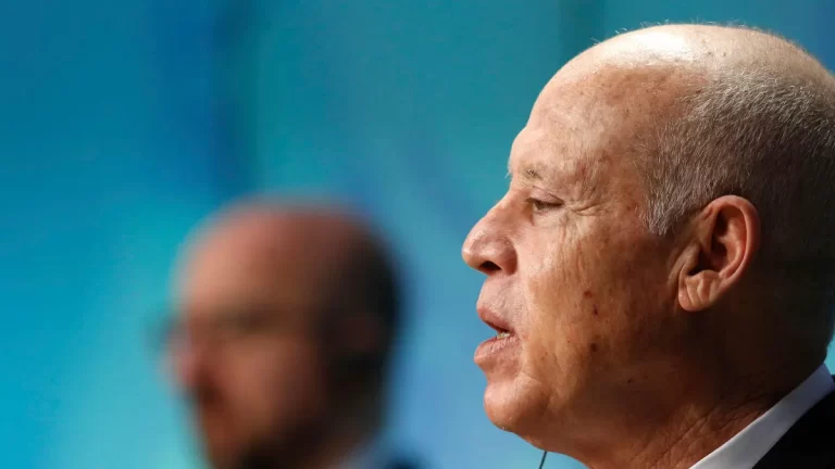 “لحل المشكلات المالية” رئيس تونس يقترح فرض ضرائب على الأغنياء