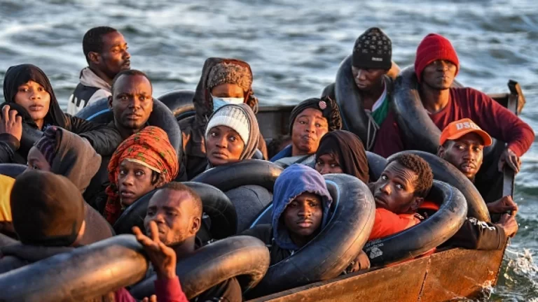 فقدان 12 مهاجرا على الأقل ووفاة 3 بعد غرق 3 قوارب قبالة تونس