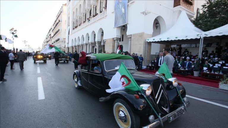 الجزائريون يحتفلون بالذكرى الـ 61 لاستقلال بلادهم