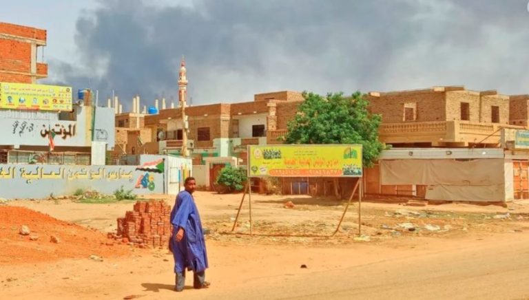 اشتباكات “كثيفة” في مدينة الفاشر السودانية