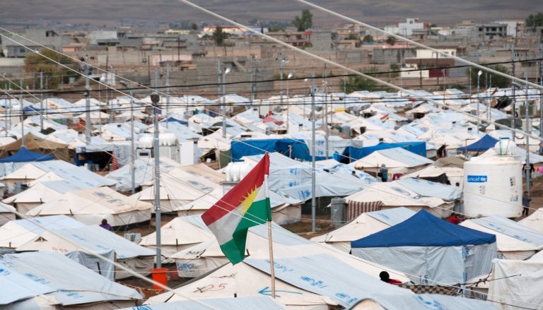 العراق يدعو إلى إغلاق مخيمات السوريين وترحيلهم !