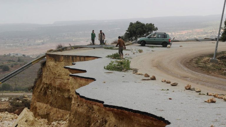 ليبا : عاصفة “دانيال” تخلف أكثر من 2000 قتيل وآلاف المفقودين في درنة