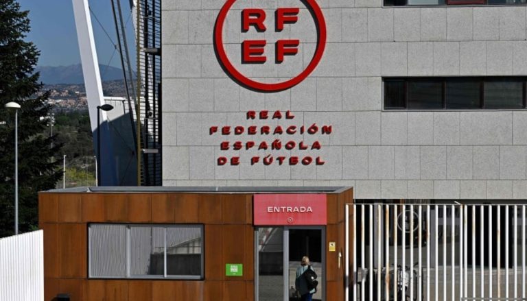 اسبانيا : الشرطة تفتش مكاتب اللجنة الفنية للحكام في قضية نيغريرا