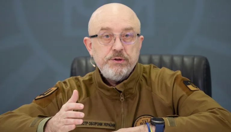 الرئيس الأوكراني يقيل وزير الدفاع أوليكسي ريزنيكوف بعد 550 يوما على الحرب