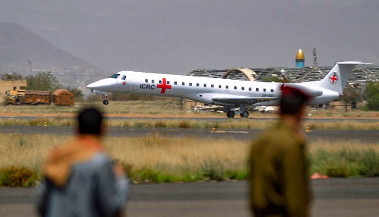 ميليشيا الحوثي تمنع طائرة للخطوط اليمنية من مغادرة صنعاء